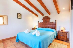 3 habitaciones y espacio para trabajar con laptop