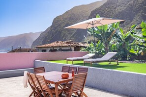 Outdoor dining - Villa Rosa Mare by Homie (Seixal)