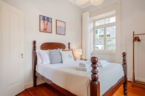 5 bedrooms, iron/ironing board, travel crib, free WiFi - Villa Rosa Mare by Homie (Seixal)