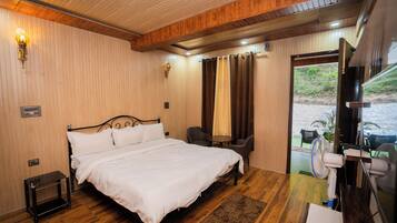 1 bedroom, bed sheets