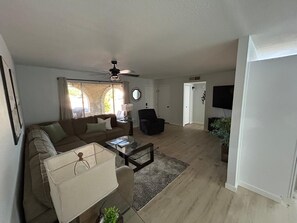 TV, fireplace