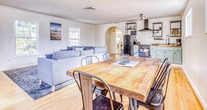 Mountain bikers dream 2-bedroom apartment with AC in Mount Hood Village.