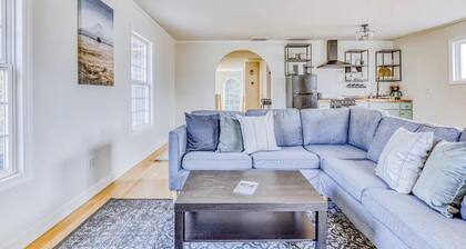 Mountain bikers dream 2-bedroom apartment with AC in Mount Hood Village.