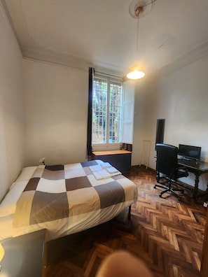 6 bedrooms, bed sheets