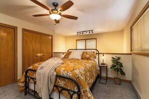 Iron/ironing board, free WiFi, bed sheets