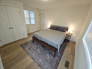 5 bedrooms, iron/ironing board, WiFi, bed sheets - Brand New 5BR - Huge 3/4 Acre Lot - Lake Access - Firepit (Delavan)