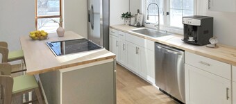 Brand New 5BR - Huge 3/4 Acre Lot - Lake Access - Firepit