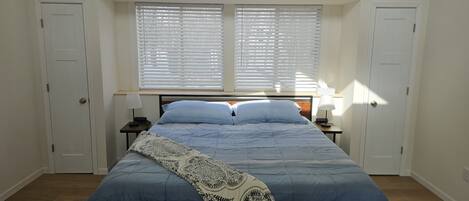 5 bedrooms, iron/ironing board, WiFi, bed sheets