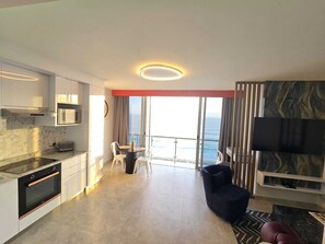 Interior - Ocean Pearl -  iconic views of Table Mountain & Robben Island. (Cape Town)