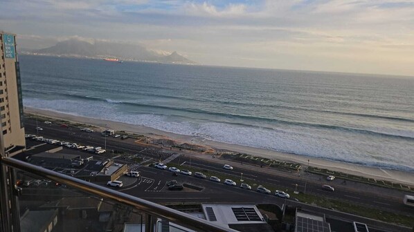 Beach - Ocean Pearl -  iconic views of Table Mountain & Robben Island. (Cape Town)