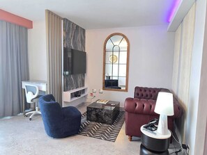 Smart TV - Ocean Pearl -  iconic views of Table Mountain & Robben Island. (Cape Town)