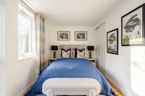 2 bedrooms, iron/ironing board, Internet, bed sheets