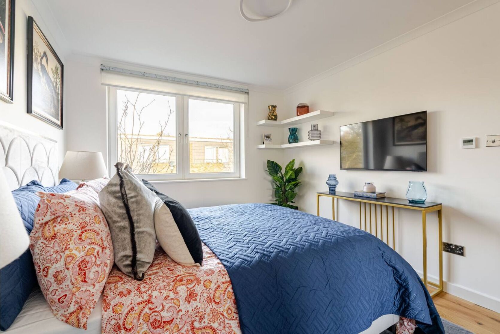 2 bedrooms, iron/ironing board, internet, bed sheets