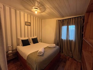 1 bedroom, WiFi, bed sheets - Chalet 200m from the beach - Bassin d'arcachon (arès)