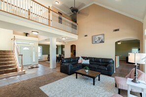 Smart TV, fireplace, ping pong