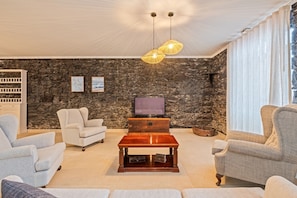 5 bedrooms