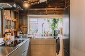 冰箱、微波炉、烤箱、炉灶