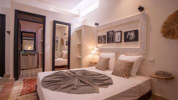 Dobbeltrom – superior | Skrivebord, skrivebord for bærbar PC og wi-fi (inkludert)