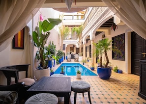5 outdoor pools