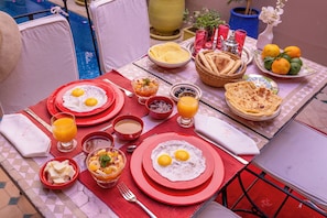 Desayuno continental incluido todos los días