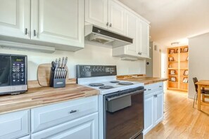 Private kitchen - Mountain bikers dream 1-bedroom apartment in Mount Hood Village. (Mount Hood Village)