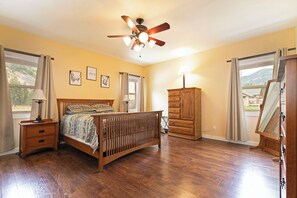 3 bedrooms, iron/ironing board, WiFi, bed sheets