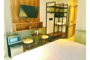 2 bedrooms, internet, bed sheets