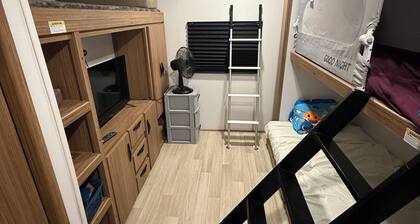 Cozy 2-bedroom camper close to boothbay