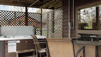 Bañera de hidromasaje al aire libre