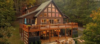 Luxury Chalet: Views, Hot Tub, Sauna, Tesla EV