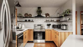 Fridge, microwave, oven, dishwasher