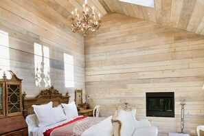 5 bedrooms, iron/ironing board, travel crib, free WiFi