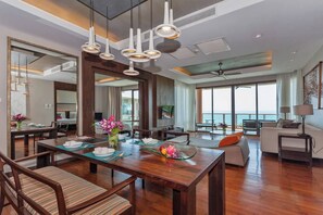 Condo, 2 Bedrooms, Accessible | Dining room