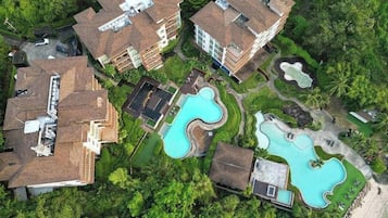 Condo, 2 Bedrooms, Accessible | Kolam renang | Kolam renang terbuka