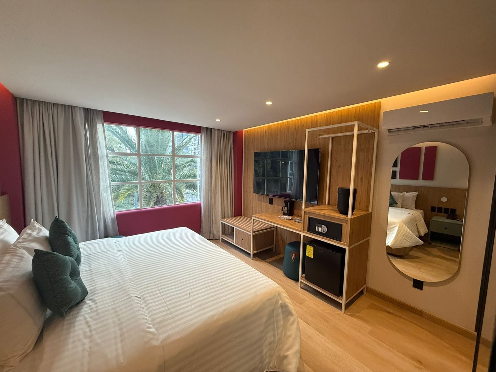 Chambre Supérieure | Coffres-forts dans les chambres, Wi-Fi gratuit, draps fournis