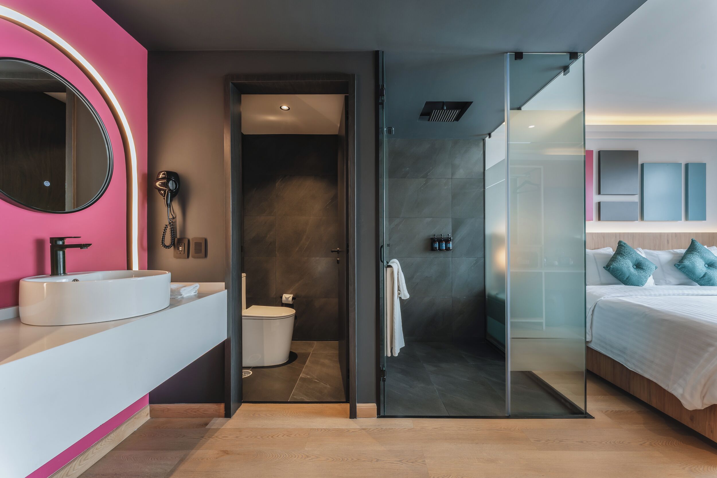 King street View | Bathroom | Shower, rainfall showerhead, hair dryer, towels