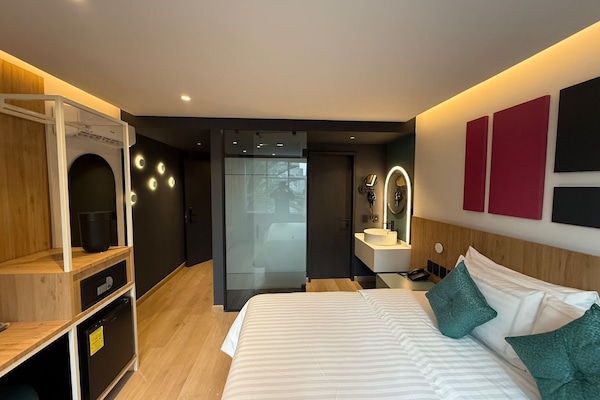 Caja de seguridad en la habitación, wifi gratis y ropa de cama