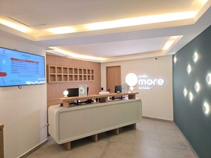 Reception - HOTEL MORE BY KAVIA (Mexico City)