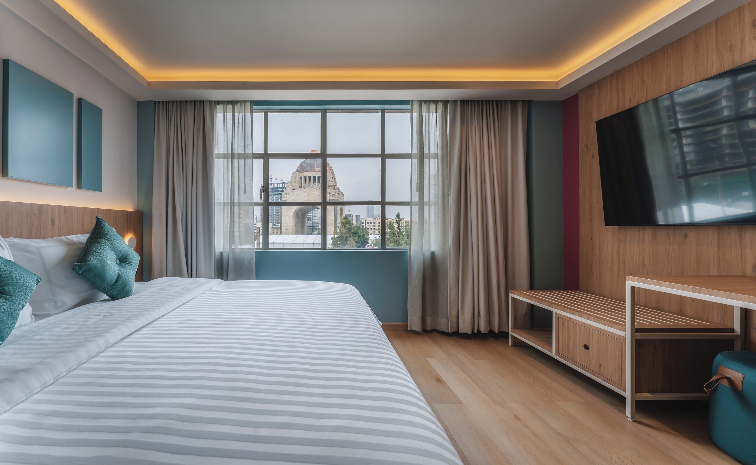Deluxe-Zimmer (Street View) | Zimmersafe, kostenloses WLAN, Bettwäsche