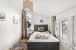 Basic-Einzelzimmer, Stadtblick | Kostenloses WLAN, Bettwäsche