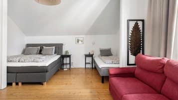 Family Quadruple Room | Free WiFi, bed sheets