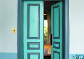 Deluxe Suite, Patio | Egyptian cotton sheets, premium bedding, in-room safe, blackout drapes - Villa Saf (Bharsaf)