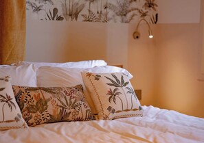 Basic Room, City View | Egyptian cotton sheets, premium bedding, in-room safe, blackout drapes - Villa Saf (Bharsaf)