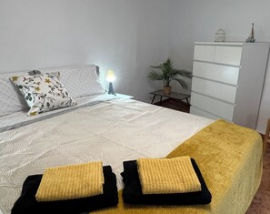 2 多间卧室、熨斗/熨衣板、WiFi、床单