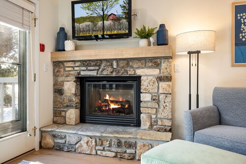 Cool 2-bedroom condo with walk-in shower in charming Fish Creek