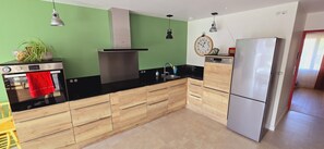 Micro-ondes, four, plaque de cuisson, lave-vaisselle