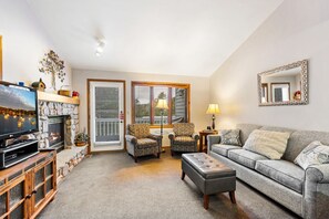 TV, fireplace