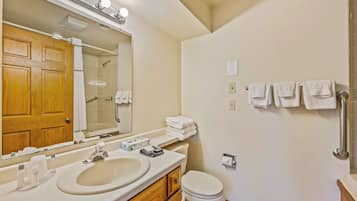 Shower, jetted tub, hair dryer, towels