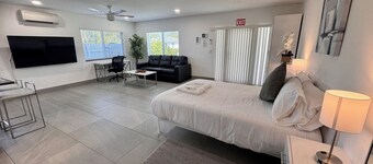 Unique Retreat - Unit A: Cozy First-Floor Oasis