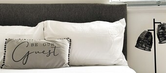 4-min drive from NEC/BHX Airport/HS2 - Sleeps 10 guest.